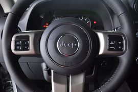 2011款Jeep吉普自由客 2.4L运动版