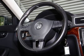2011款上海大众全新帕萨特1.8T御尊版试驾实拍