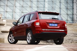 2011款Jeep吉普 指南者2.4豪华版 试驾实拍