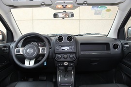 2011款Jeep吉普 指南者2.4豪华版 试驾实拍