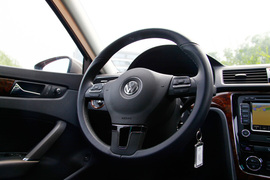 2011款上海大众全新帕萨特1.8T御尊版试驾实拍