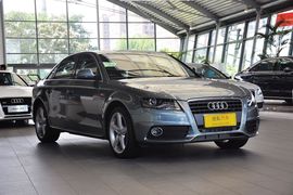 2011款奥迪A4L 2.0TFSI运动型到店实拍