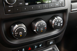 2011款Jeep吉普 指南者2.4豪华版 试驾实拍