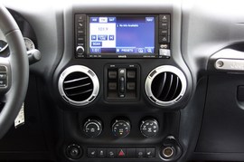 2011款Jeep吉普牧马人 AEV 5.7Hemi实拍