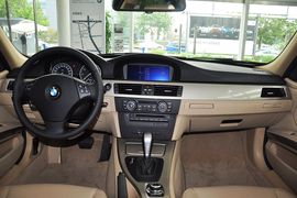 2011款华晨宝马320i豪华型