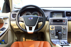2012款沃尔沃S60 1.6T试驾