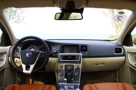 2012款沃尔沃S60 1.6T试驾