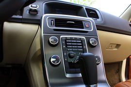 2012款沃尔沃S60 1.6T试驾