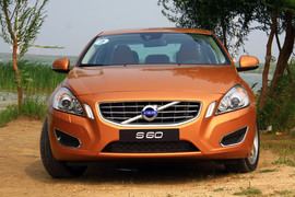 2012款沃尔沃S60 1.6T试驾