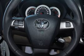 2011款一汽丰田RAV4 2.4L自动豪华版到店实拍