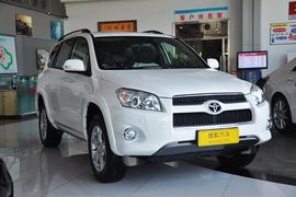 2011款一汽丰田RAV4 2.4L自动豪华版到店实拍