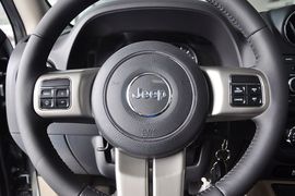 2011款Jeep吉普自由客 2.4L经典升级版