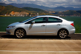 :2012款本田思域2.0L TYPE-S自动导航版大理试驾