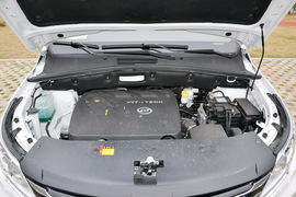 2017款宝骏560 律动版 1.8L AMT智能尊享型