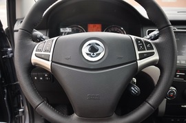 2011款双龙柯兰多 2.0L自动四驱豪华导航版