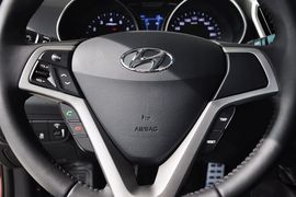 2011款现代飞思Veloster 1.6L手动豪华型