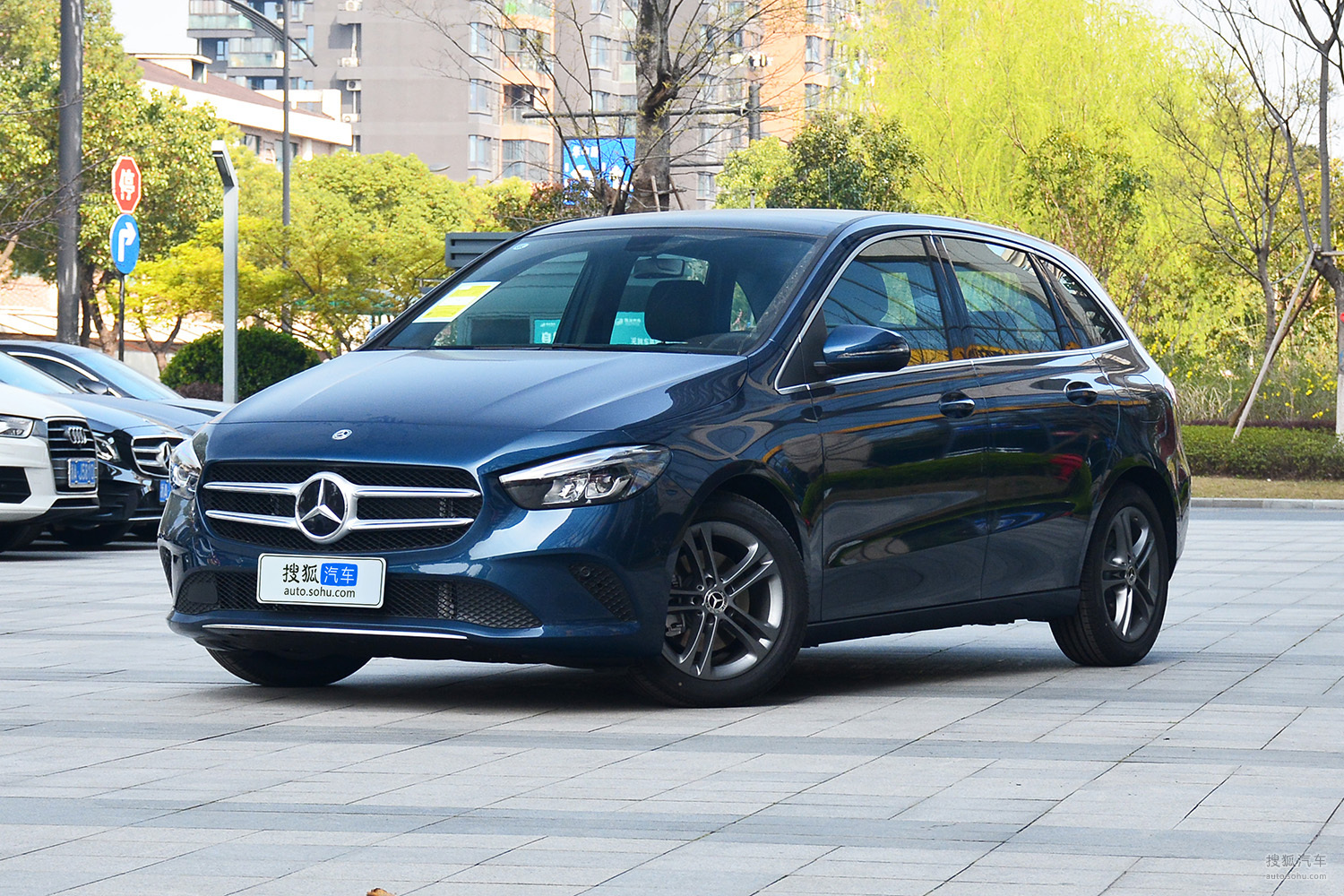 《车型速览》2020款 奔驰（进口）B级 B 200 动感型