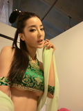 李颖芝新造型酷似<em>白发魔女</em> 戴防毒罩代言雷人