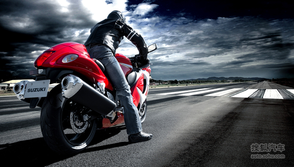 超级进口摩托车试驾体验 铃木隼吸引眼球