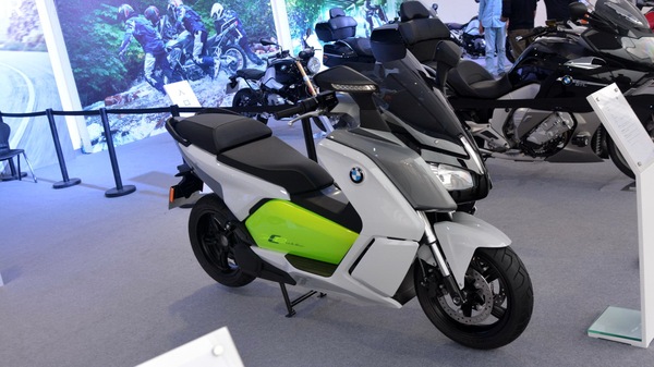 【图】S1000RR\/电动踏板 宝马两款摩托车上市