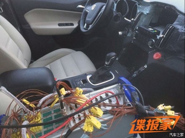 MG锐腾插电式混动版谍照