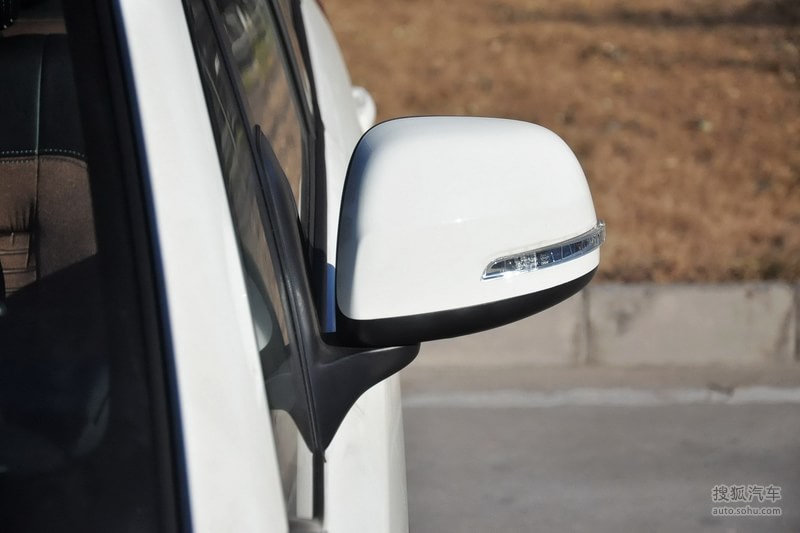 【铃木天语SX4 2013款酷锐 1.6L 自动运动型外