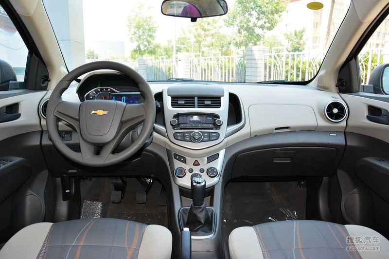 【雪佛兰爱唯欧三厢 2014款1.4L 手动舒享版内
