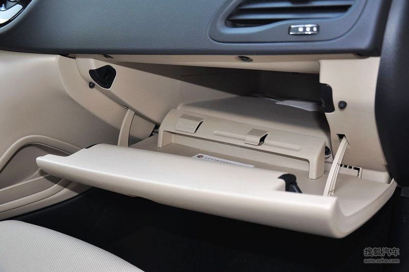 【菲亚特菲翔 2012款1.4T手动 悦享版内饰双色