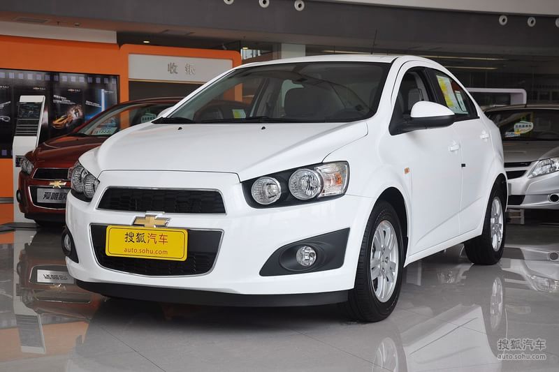 爱唯欧三厢2011款1.4SE 手动外观白色 t14518