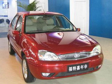 福特嘉年华三厢