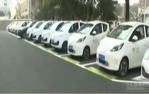 【熊孩子闯祸!11岁男孩偷开车撞死人 家长失联