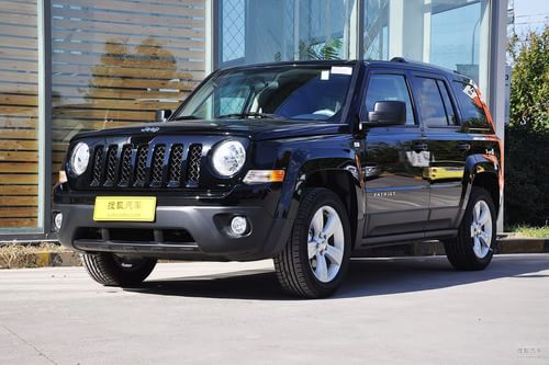 2013款Jeep自由客2.4L豪华导航版到店实拍