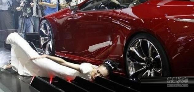 青春饭啊!车模体力透支晕倒百态惹人怜惜(2038008)