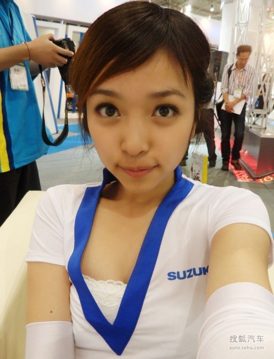 <em>90后</em>女车模自拍走光照-<em>美女</em>车模-搜狐汽车