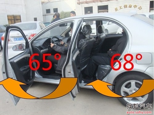威志v5的四个车门可大角度开启前门开启角度可达到65度,后高清图片