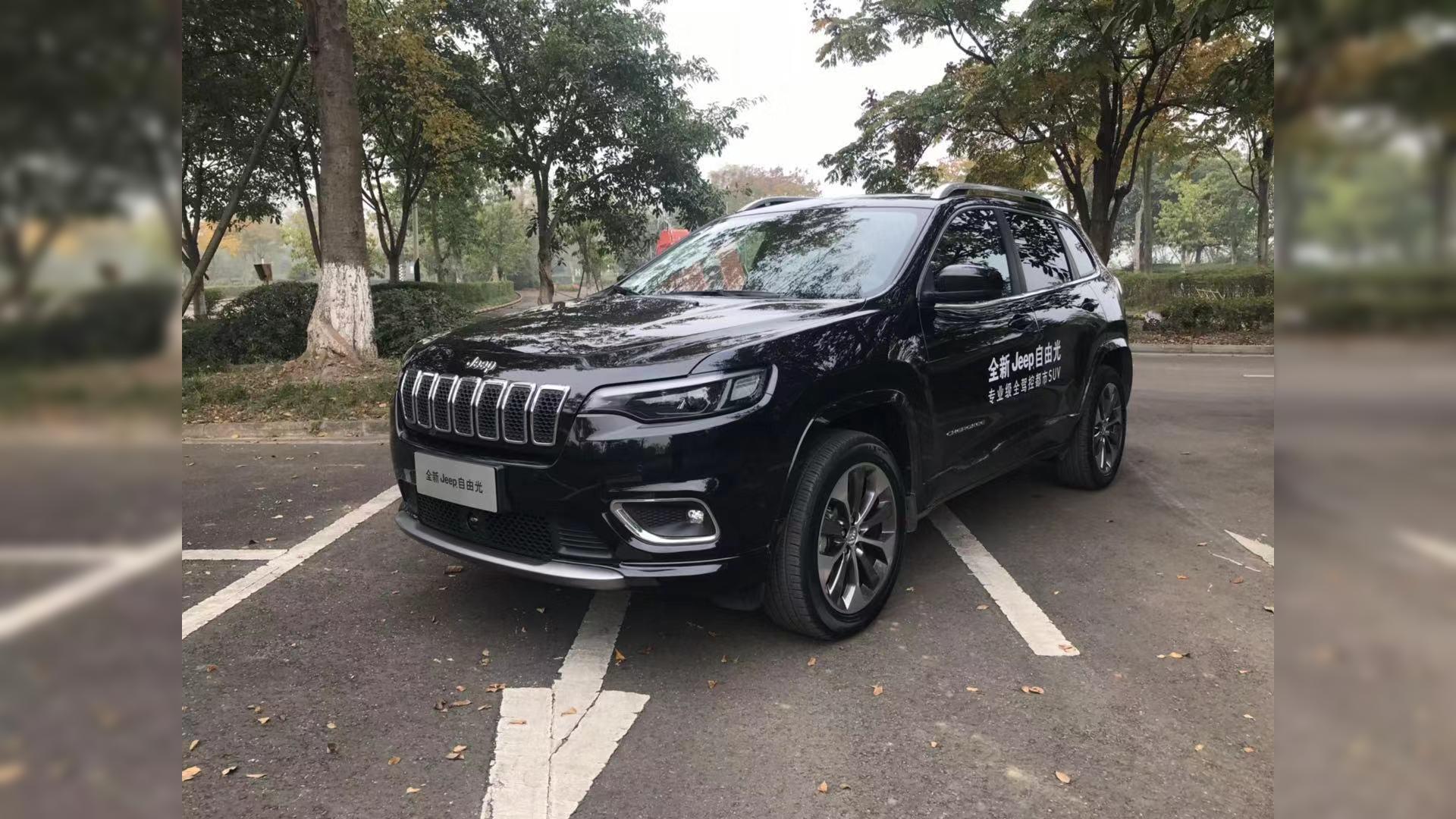 全新jeep自由光，爬泥坡根本不用挂四驱锁！