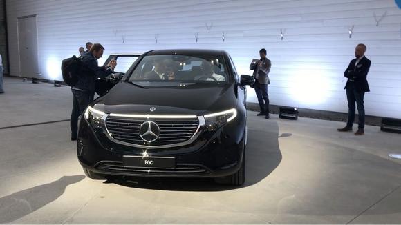 奔驰终于出手，EQC露出真面目，BBA有像样的电动SUV了！