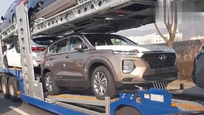 2019款现代胜达谍照爆出，网友：JEEP自由光你怎么看?