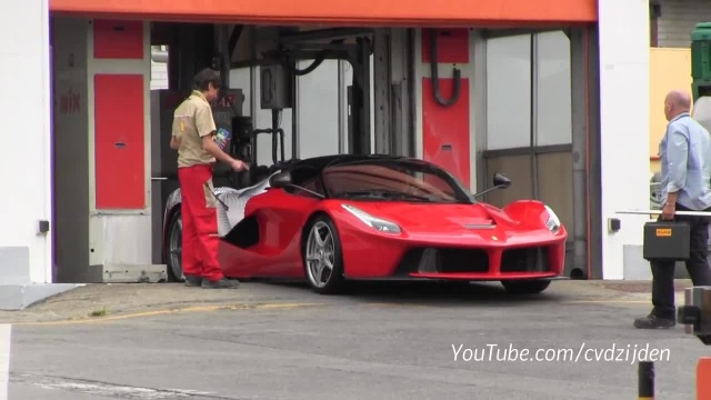 法拉利LaFerrari洗车