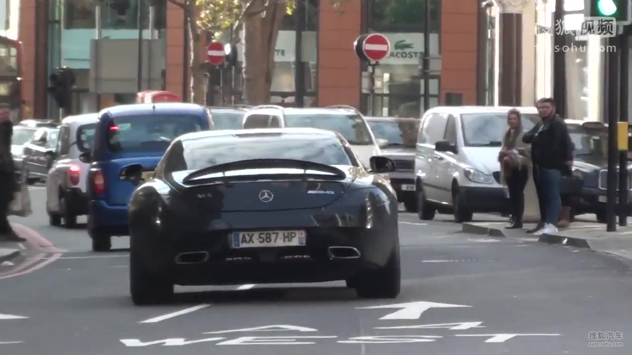 奔驰SLS AMG改装CAPRISTO排气炸隧道