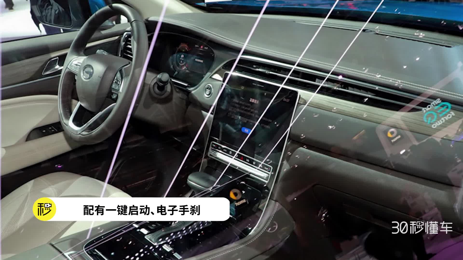 长安CS35 PLUS 上市 渣土车闯红灯 撞飞轿车