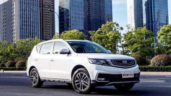 美女试驾全新吉利远景，嫌时间短，陪驾员尴尬了