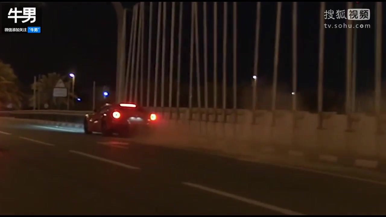 法拉利F12超强动力难驾驭街头悲催擦撞