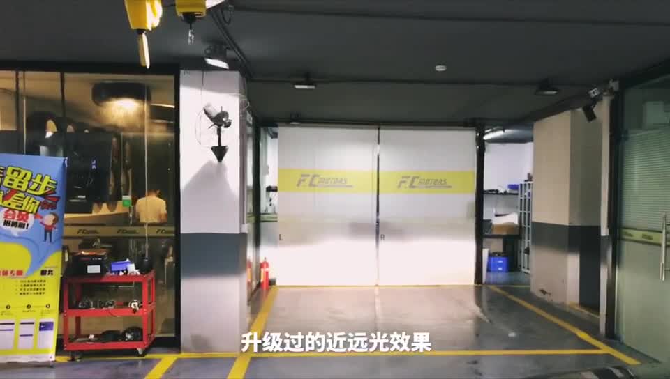 锋程车改龙岗改装 奔驰R300豪车还需要改装吗 灯光老化严重升级进口海拉五双光透镜