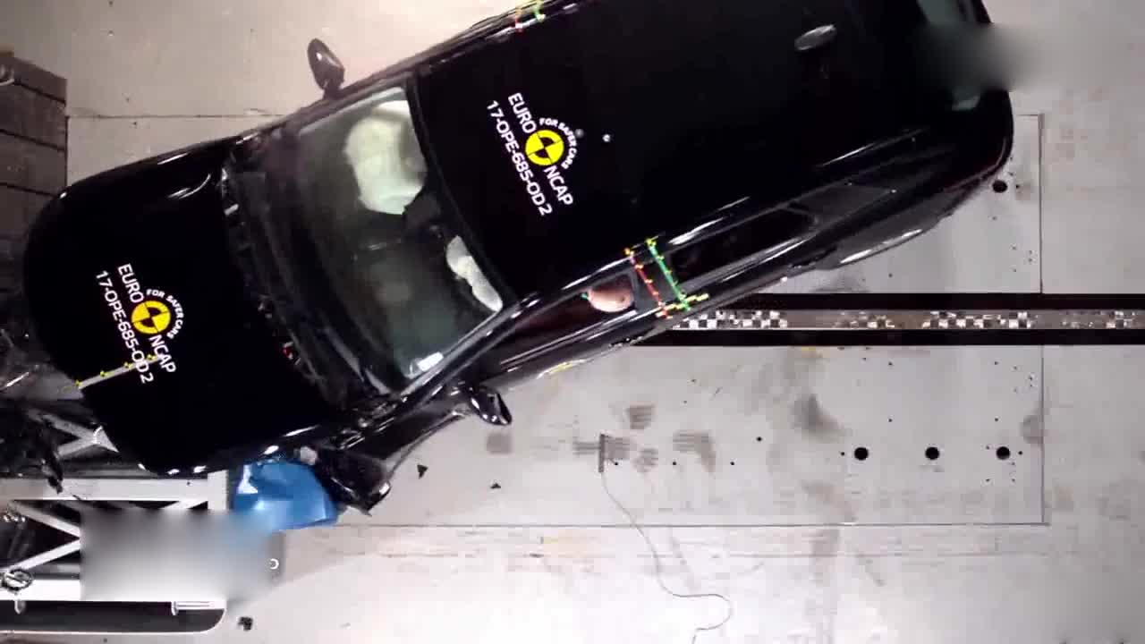 欧宝7座SUV Grandland X碰撞试验
