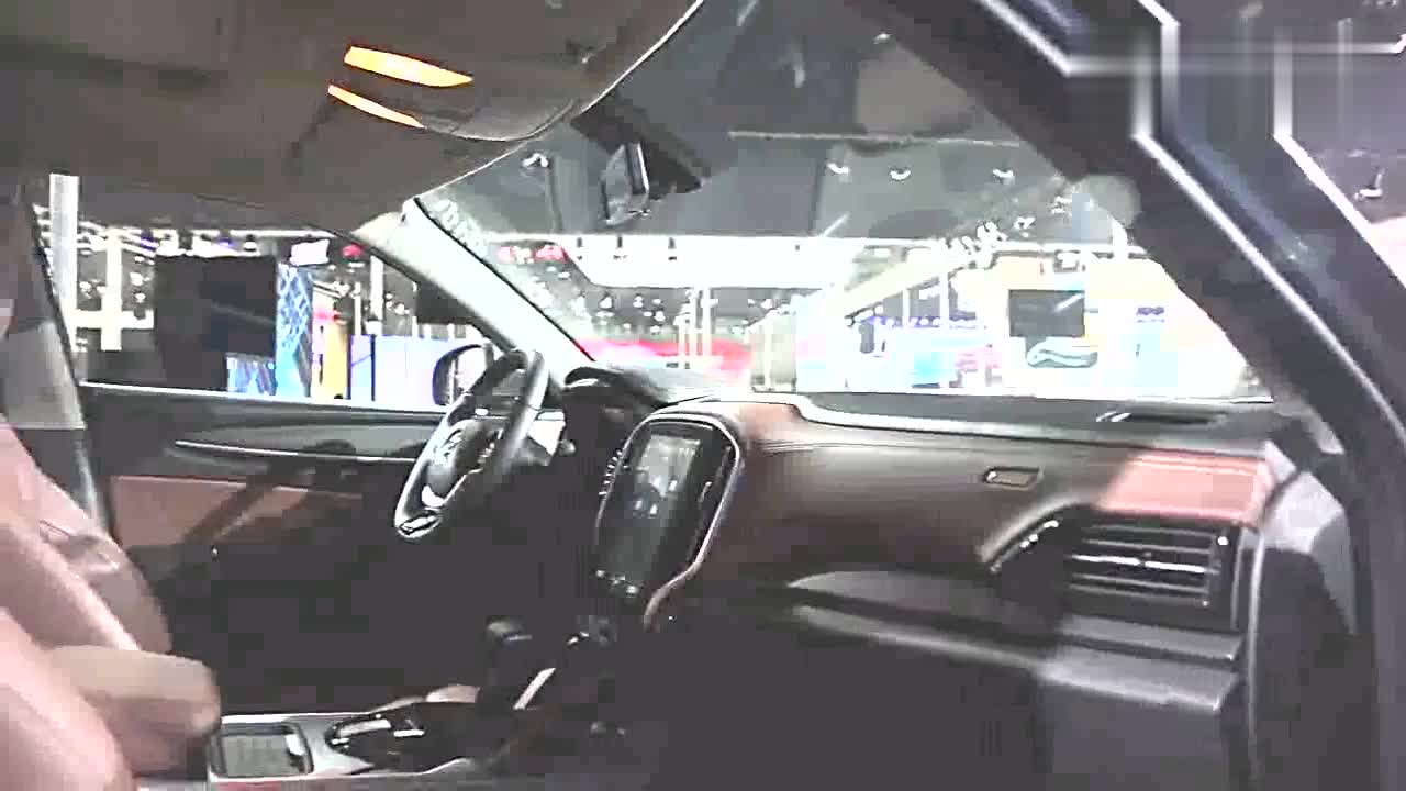 《直击2017广州国际车展》宽体智联SUV 华晨中华V6全球首发