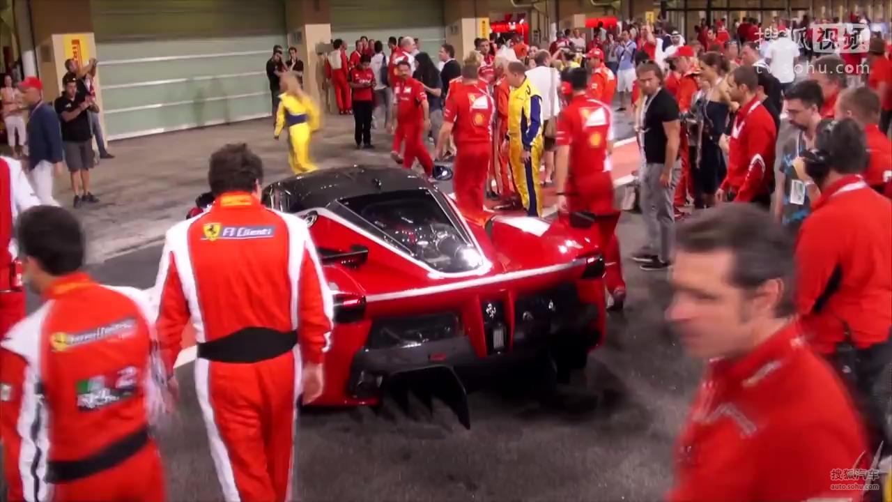 法拉利FXX K迪拜Yas Marina F1赛道狂飙