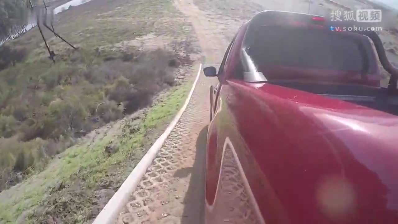 爬上这个大坡，才知道奔驰皮卡有多强悍？