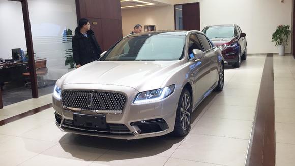 林肯大陆现场加速试驾，蹭的一下，就优雅的窜了出去