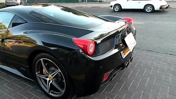 以色列街头偶遇一辆 法拉利458 italia，后面这牌子亮了！